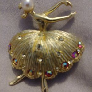Yellow Gold Ballerina Broche